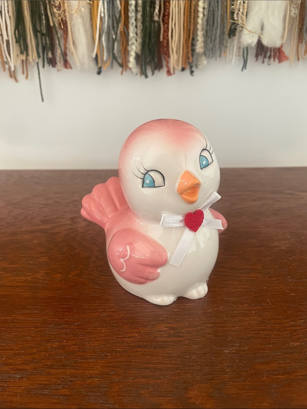 Vintage looks love bird in pink and white
